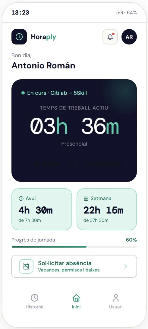 Pantalla móvil de HoraPly con jornada en curso, progreso diario y navegación del empleado